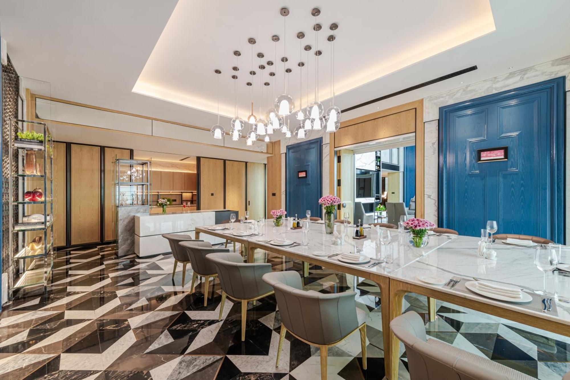 Narcissus The Royal Hotel Riyadh Exterior photo The Club at Hong Kong International Airport