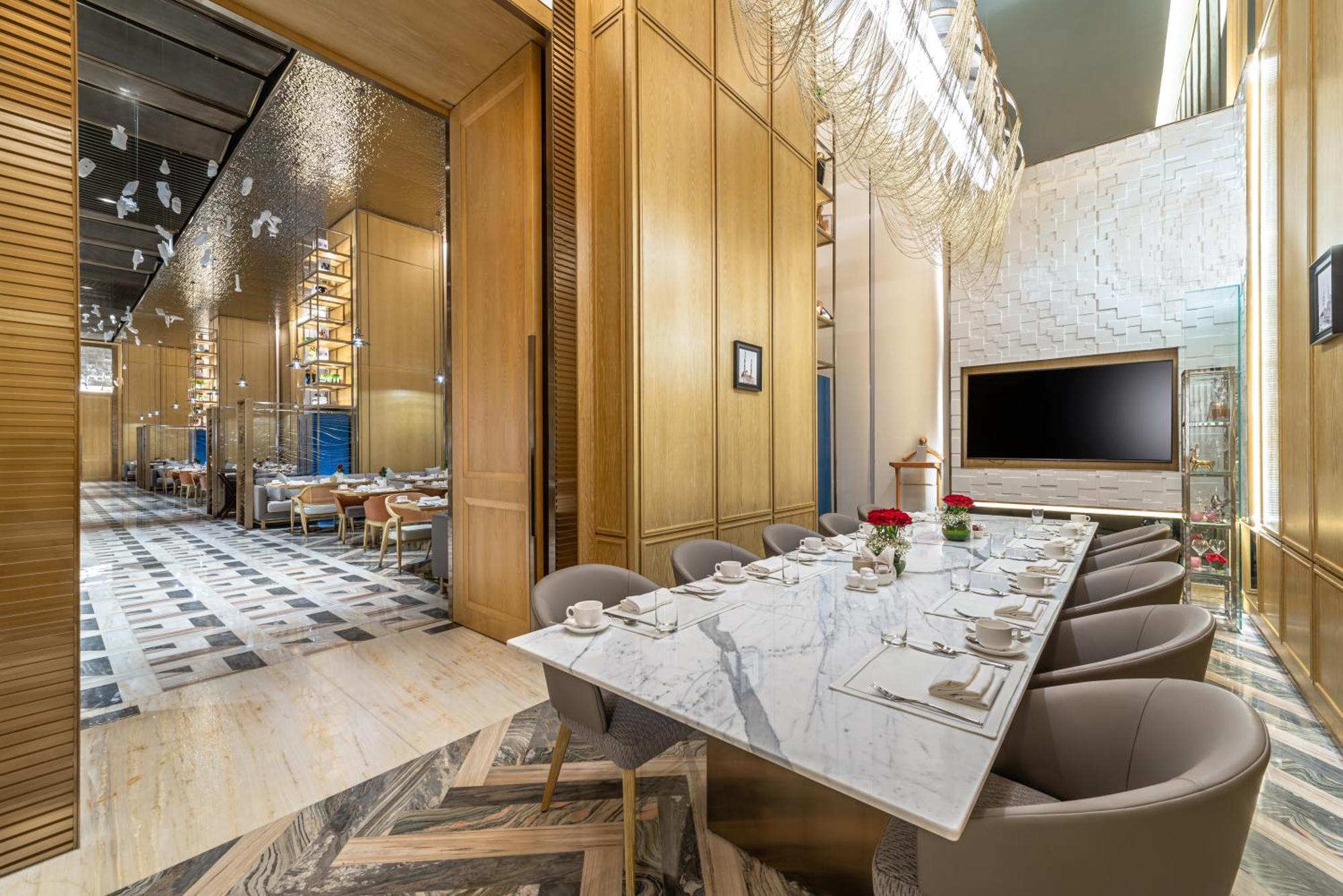 Narcissus The Royal Hotel Riyadh Exterior photo The restaurant's interior