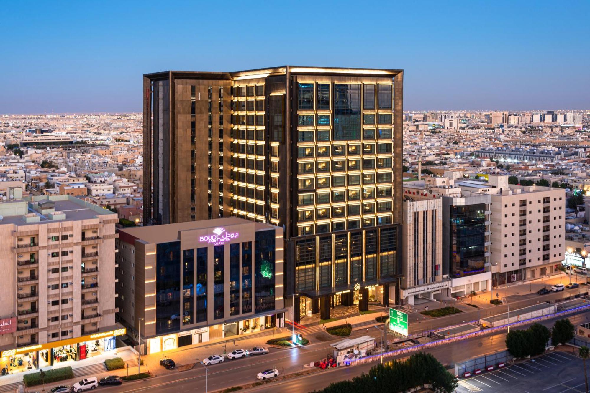 Narcissus The Royal Hotel Riyadh Exterior photo The hotel at night